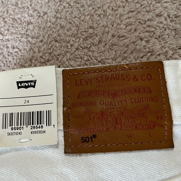 NWT Levi’s Premium White 501 Original High Rise Jean Shorts - Size 24 - Picture 9 of 15